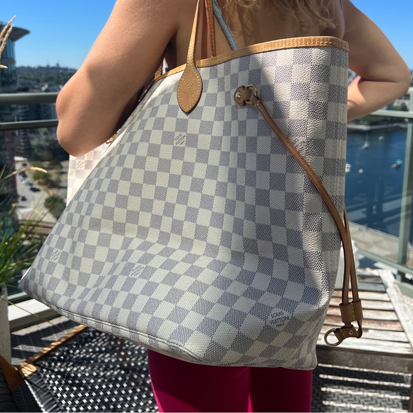 H:11.0" x W:12.2" x D:6.3", Handle: 9" Louis Vuiton, Neverfull MM Tote Bag 👜 - Picture 1 of 6